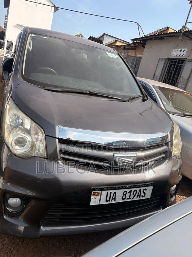 Toyota Noah 2012 Gray