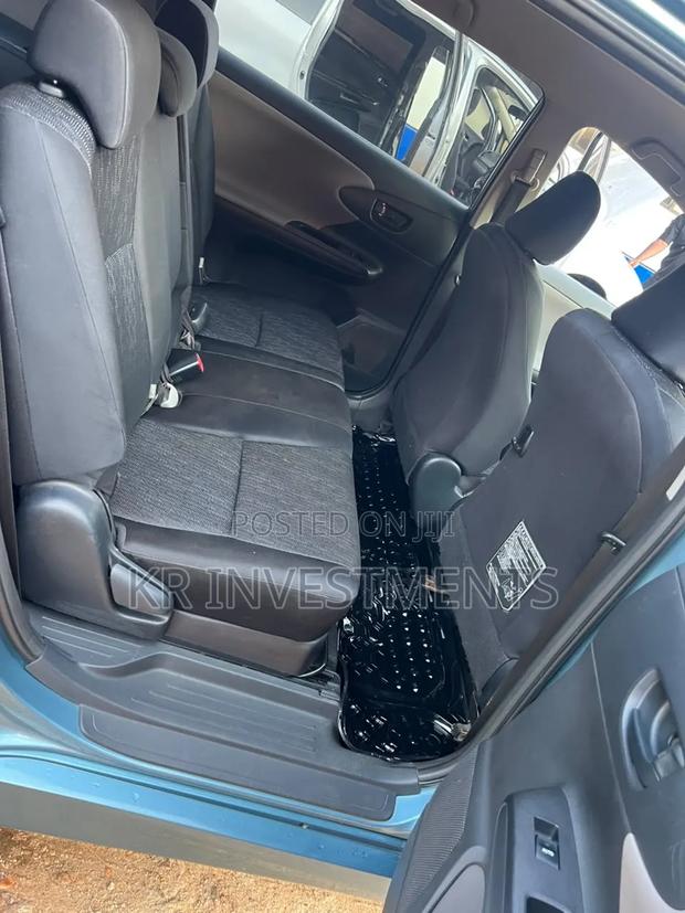 Toyota Wish 2011 Blue