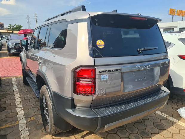 Toyota Land Cruiser Prado 2024 Silver