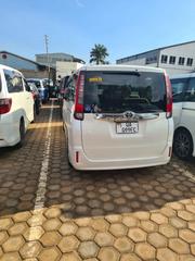 Toyota Noah 2015 White for sale
