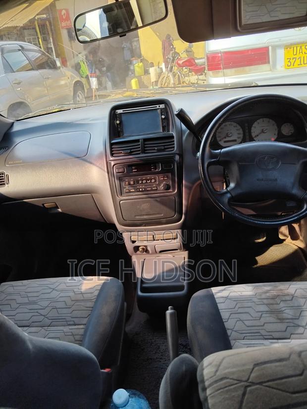 Toyota Ipsum 2000 Black
