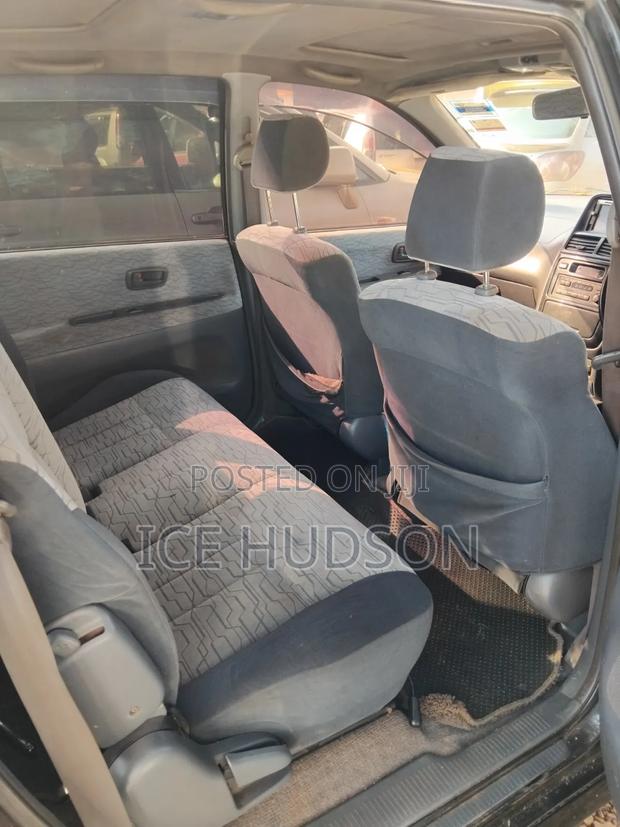 Toyota Ipsum 2000 Black