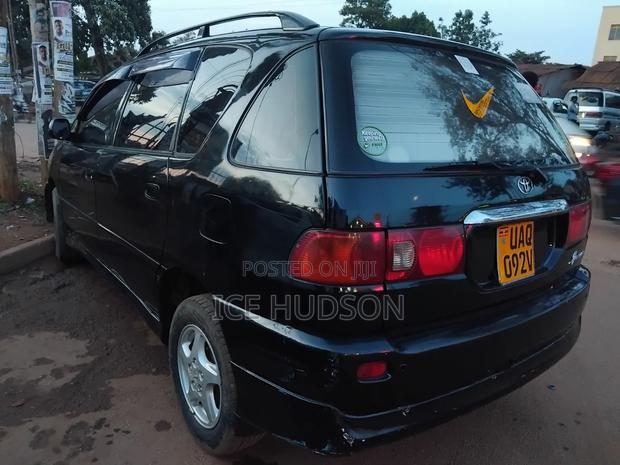 Toyota Ipsum 2000 Black