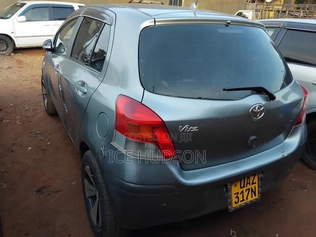 Toyota Vitz 2010 Gray