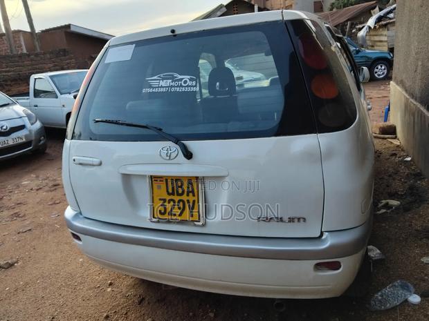 Toyota Raum 2001 White