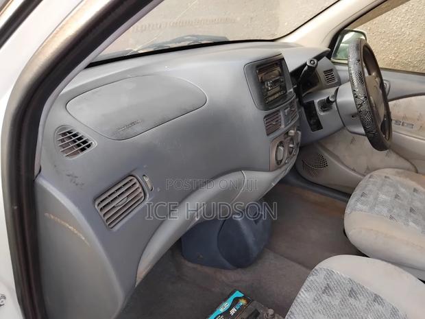 Toyota Raum 2001 White