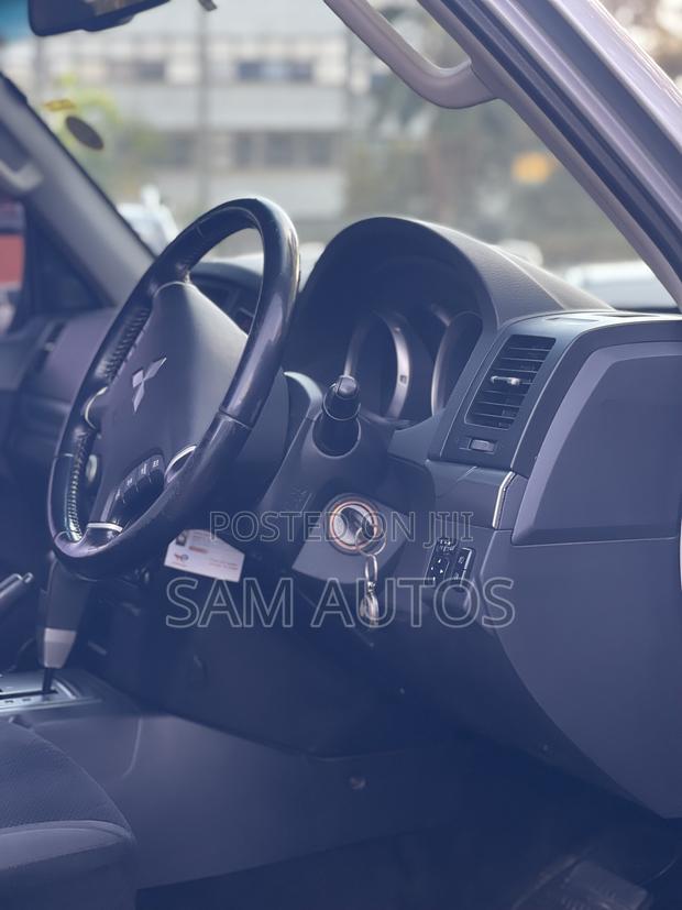 Mitsubishi Pajero 2006 Silver