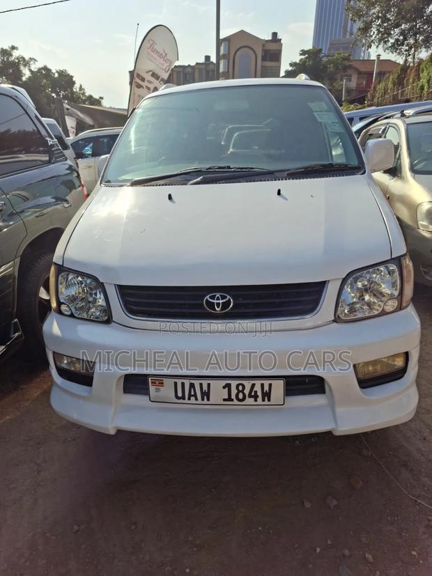 Toyota Noah 2001 White