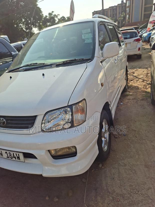 Toyota Noah 2001 White