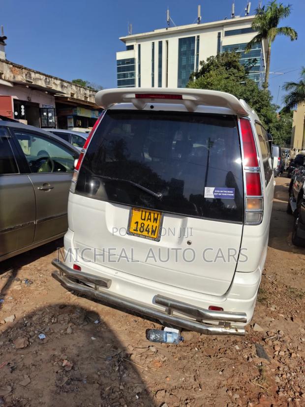 Toyota Noah 2001 White