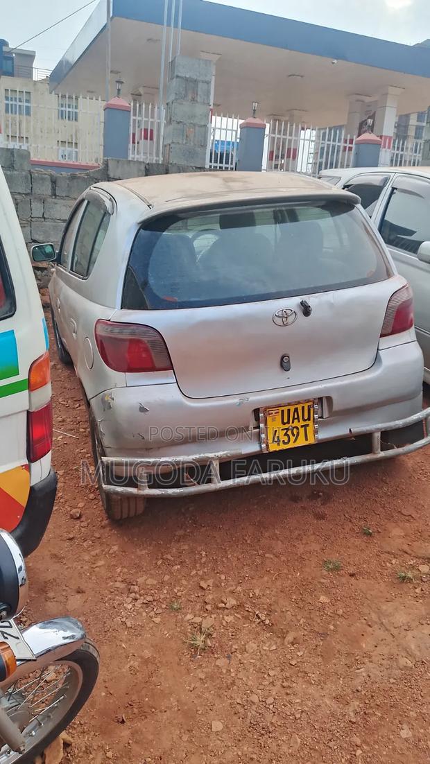 Toyota Vitz 2010 Silver