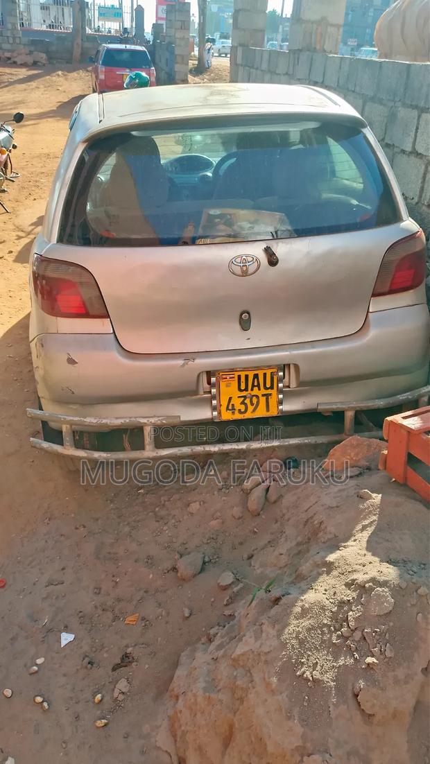 Toyota Vitz 2010 Silver