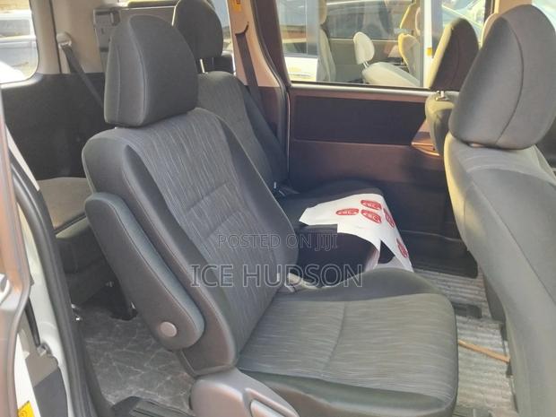 Toyota Noah 2012 Pearl