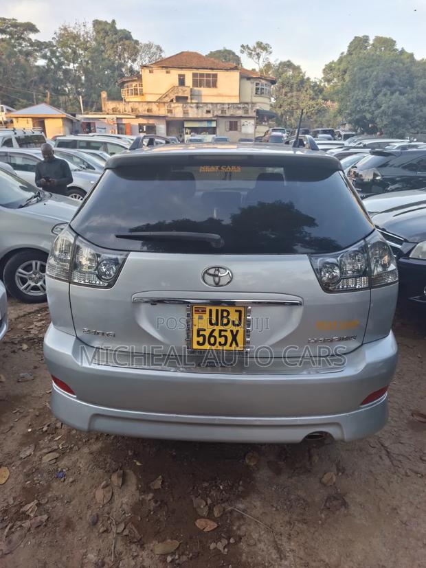 Toyota Harrier 2009 Silver