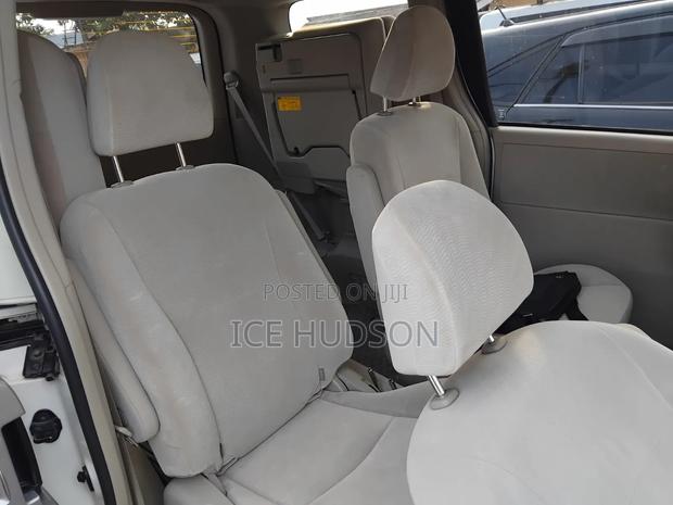 Toyota Noah 2011 Pearl