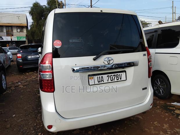 Toyota Noah 2011 Pearl