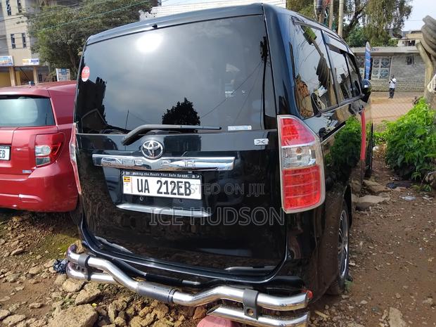 Toyota Noah 2010 Black