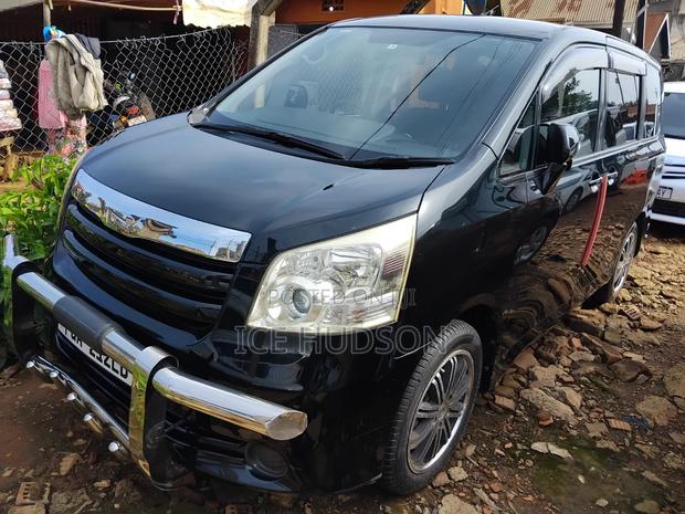 Toyota Noah 2010 Black