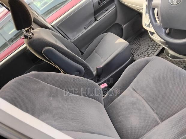 Toyota Noah 2010 Black