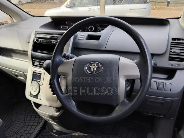 Toyota Noah 2010 Black