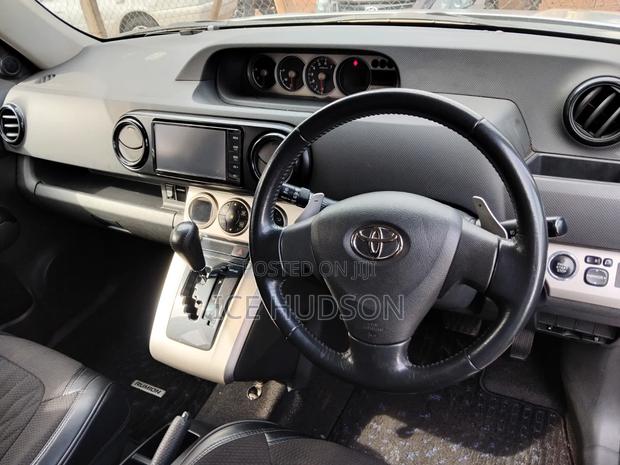 Toyota Corolla Rumion 2011 Silver