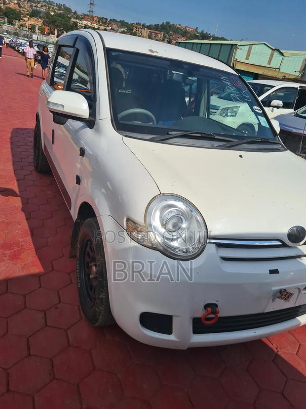 Toyota Sienta 2012 White