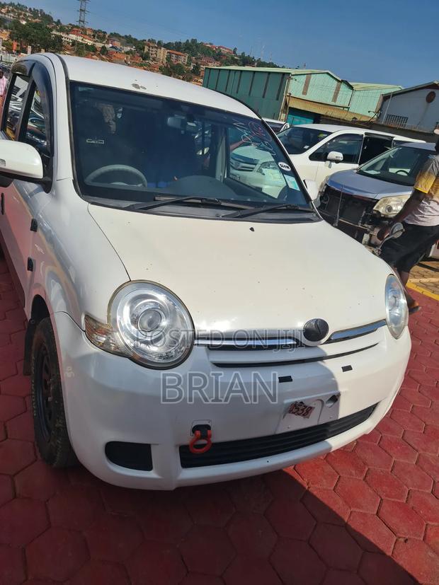 Toyota Sienta 2012 White