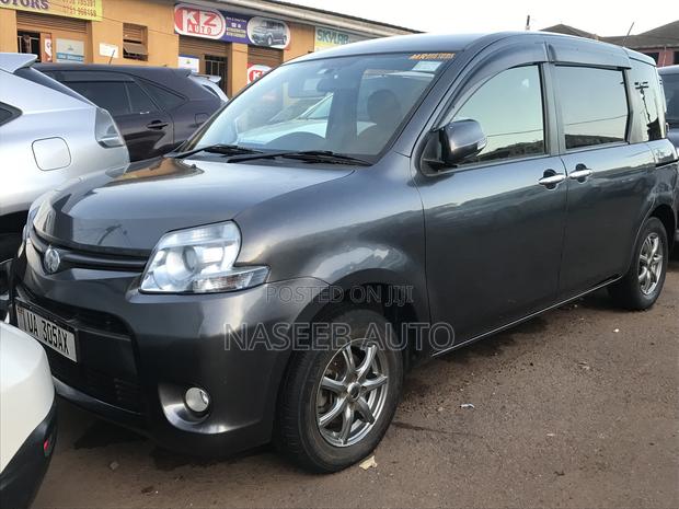 Toyota Sienta 2009 Gray