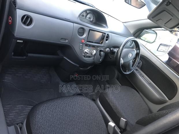 Toyota Sienta 2009 Gray
