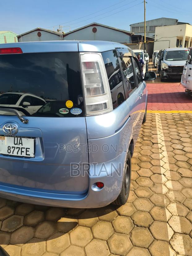 Toyota Sienta 2012 Blue