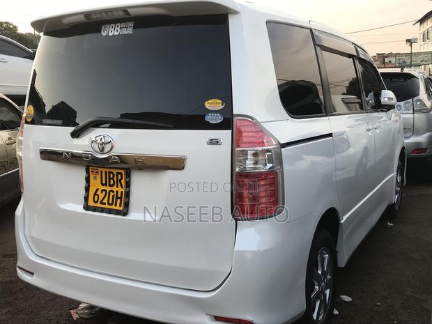 Toyota Noah 2007 White