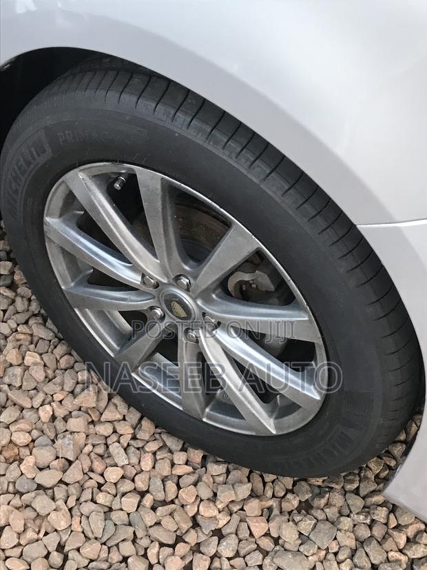 Toyota Voxy 2011 Silver