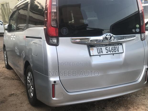 Toyota Noah 2016 Silver