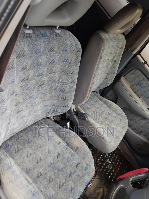 Toyota Raum 2001 Silver