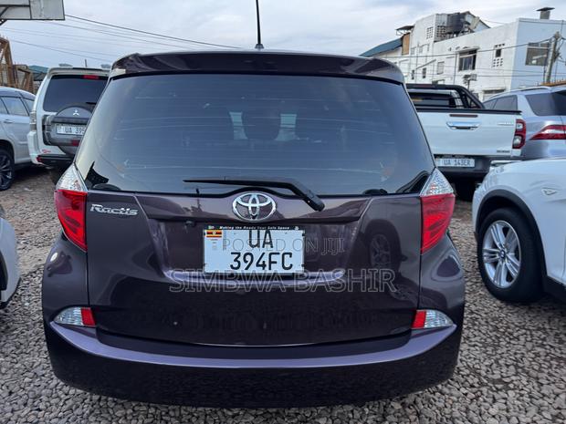 Toyota Ractis 2012 Burgundy