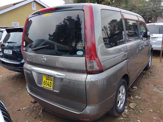 Nissan Serena 2010 Gray