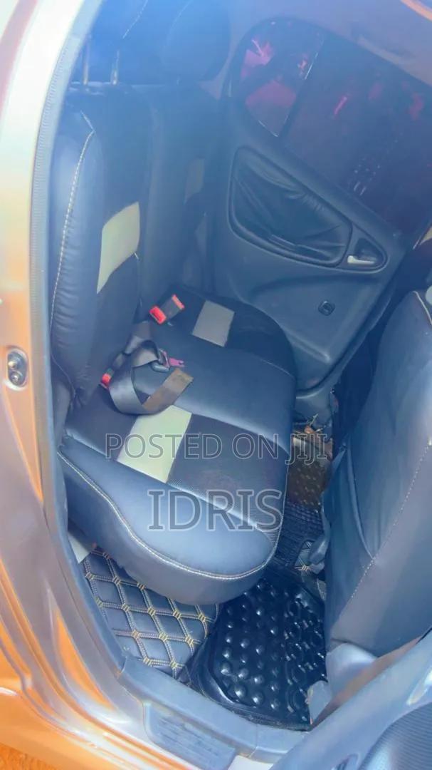 Toyota Vitz 2003 Silver