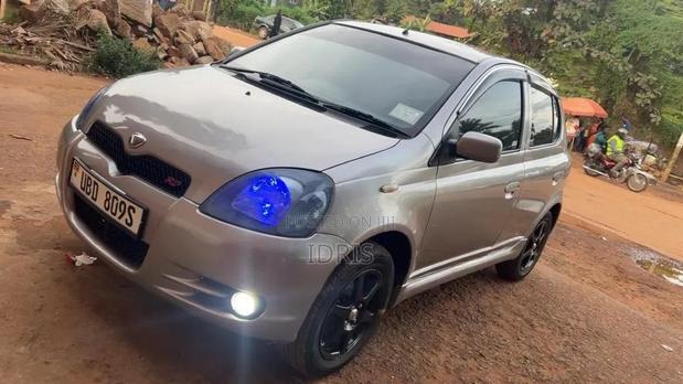 Toyota Vitz 2003 Silver