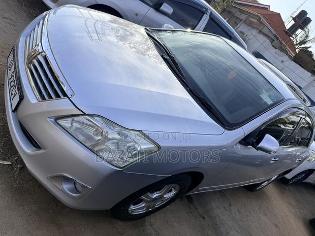 Toyota Premio 2013 Silver