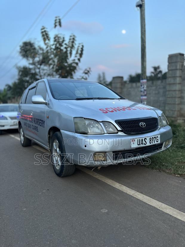 Toyota Gaia 2002 White