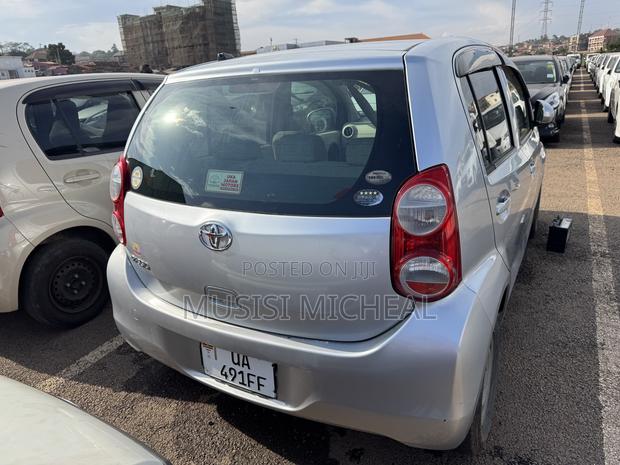 Toyota Passo 1.0 FWD 2012 Silver