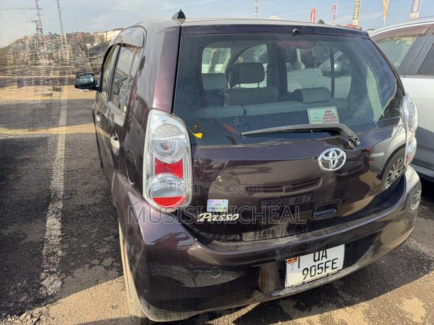 Toyota Passo 1.0 FWD 2012 Silver