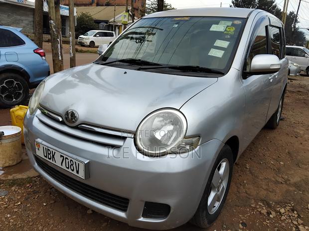 Toyota Sienta 2012 Silver