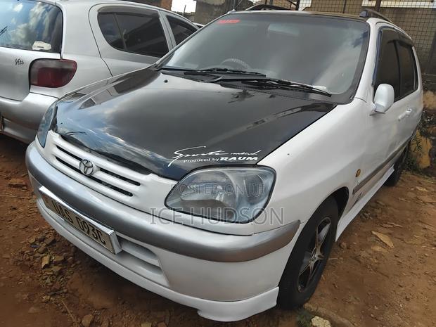 Toyota Raum 2002 White
