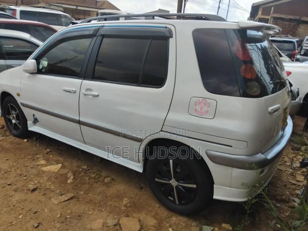 Toyota Raum 2002 White