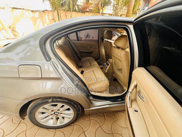 BMW 320i Sedan RWD 2008 Beige