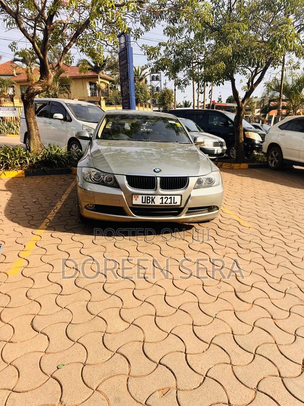 BMW 320i Sedan RWD 2008 Beige