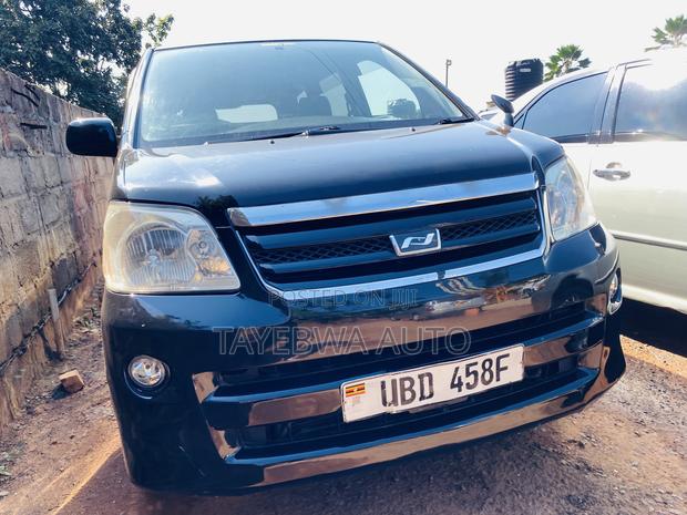 Toyota Noah 2005 Black