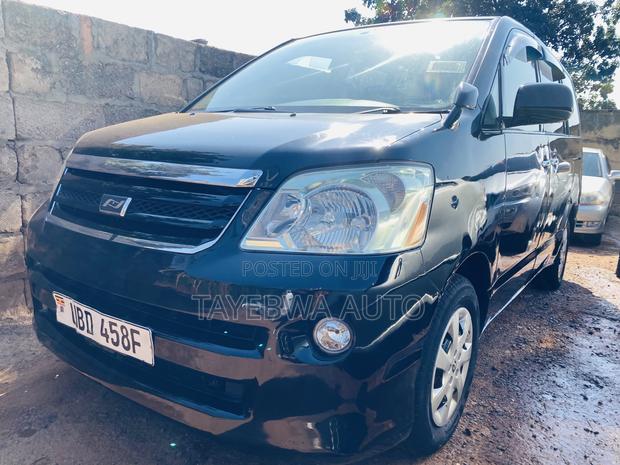 Toyota Noah 2005 Black