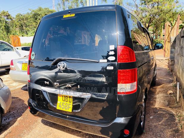 Toyota Noah 2005 Black
